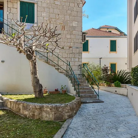 아파트 Funky Donkey